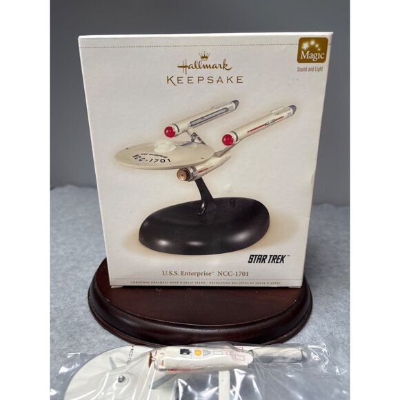 Hallmark 2006 Star Trek U.S.S. Enterprise NCC-1701 Keepsake Ornament with Magic - Picture 4 of 9